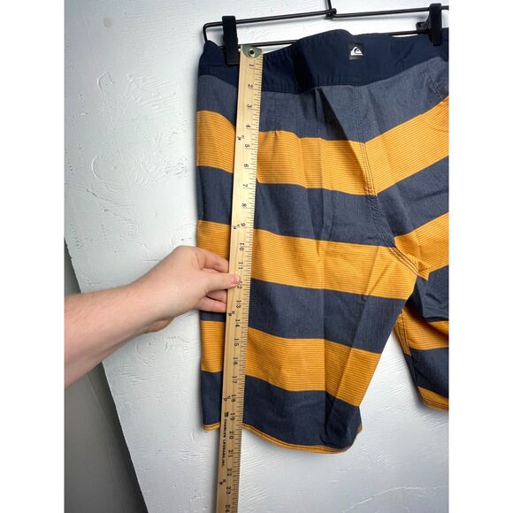 Quiksilver Swim Trunks Men’s Size 29 Yellow Navy Stripe Board Shorts Surfwear - Picture 10 of 12